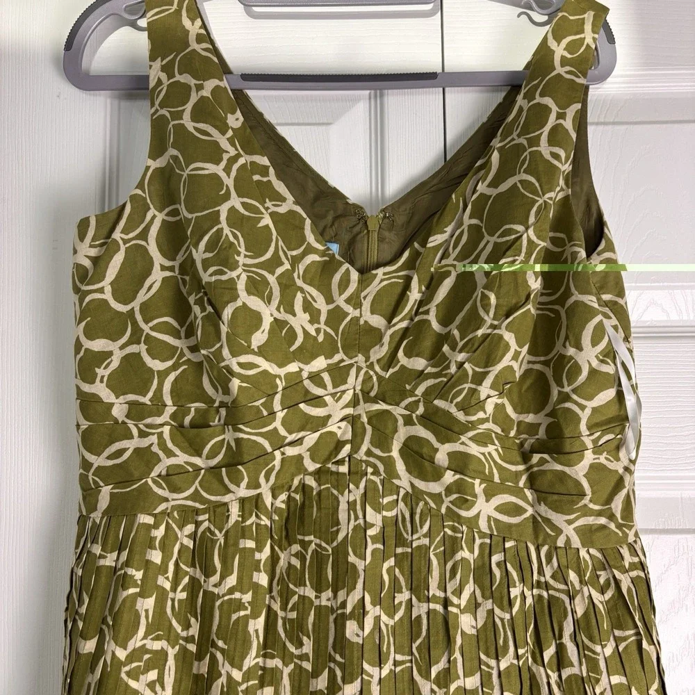 Maggie Boutique Suzy Chin 10 Fit Flare Green Cream Patterned Pleated Midi‎ Dress